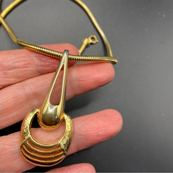 Vintage Gold Tone 18" Snake Chain Retro Pendant - Picture 1 of 7